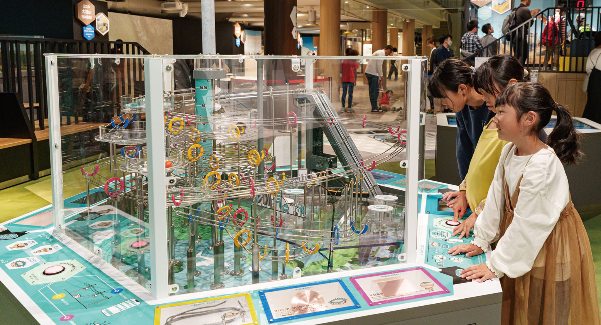 Ball coaster themed around the resource cycle of copper