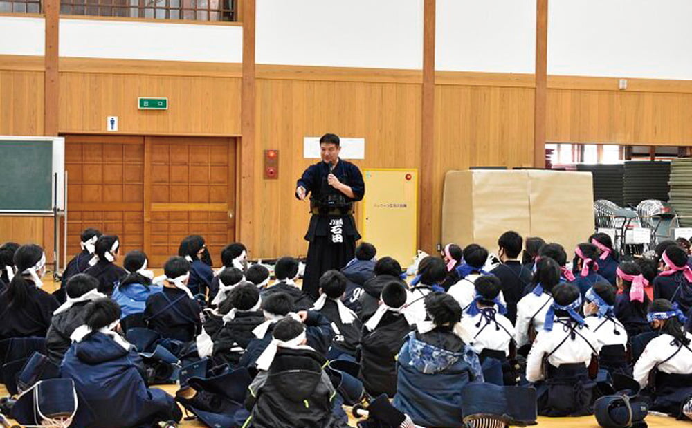 Participants listening to Master Ishidaʼs lecture