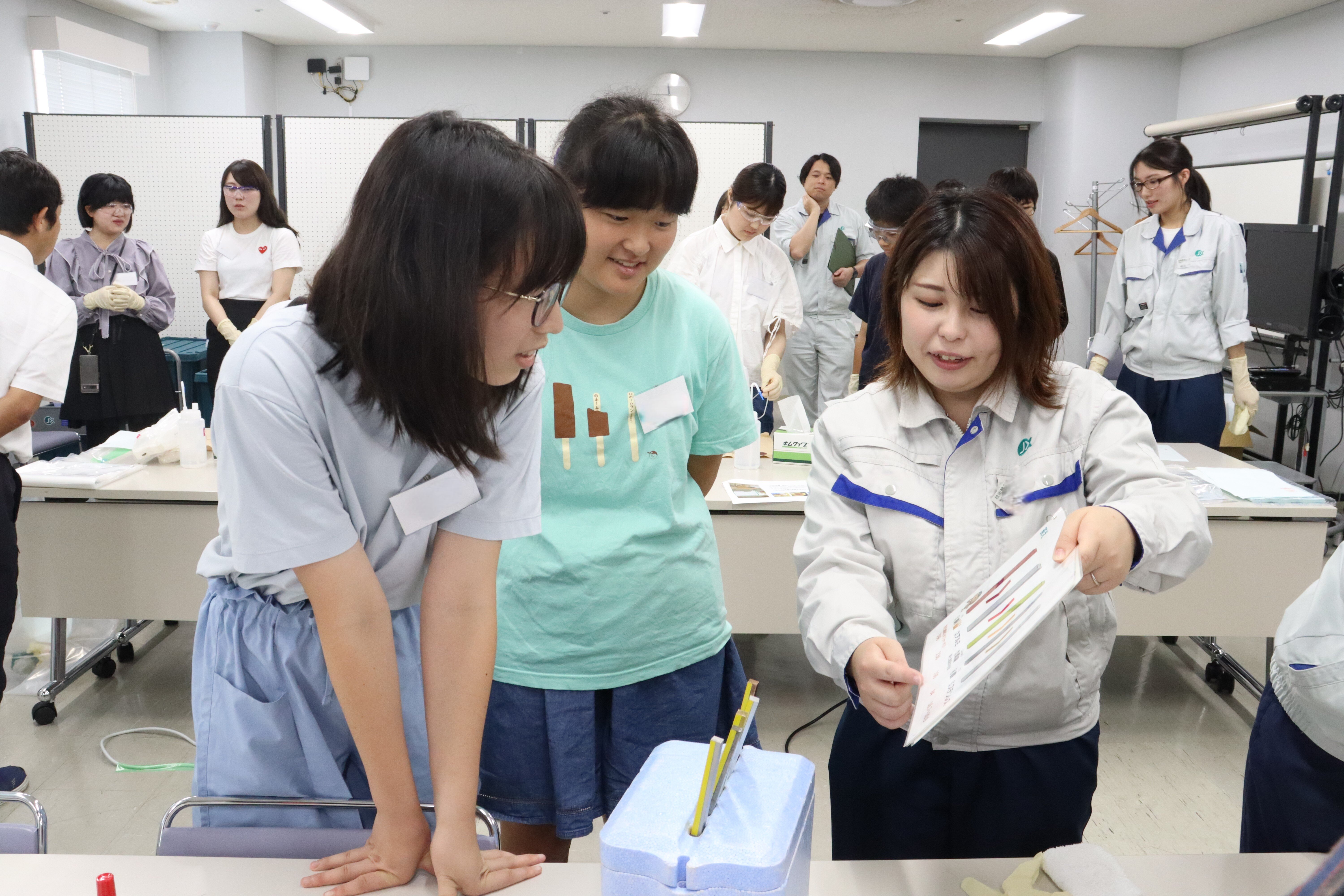 熱伝導実験の様子（日立シビックセンターにて）　　　