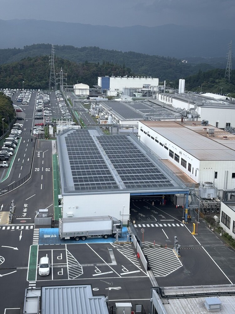 物流ポートに設置された太陽光発電設備