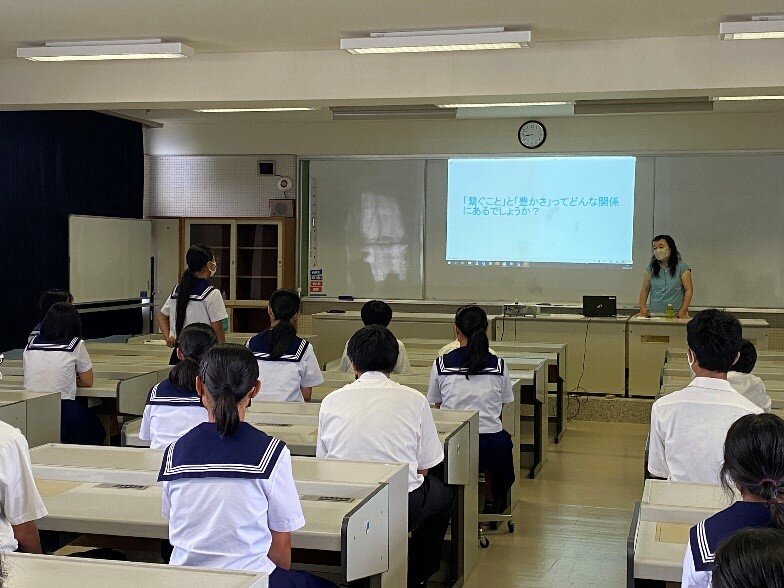 佐賀関小学校での授業の様子