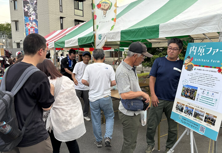 地域の祭りでの内原ファーム出店の様子