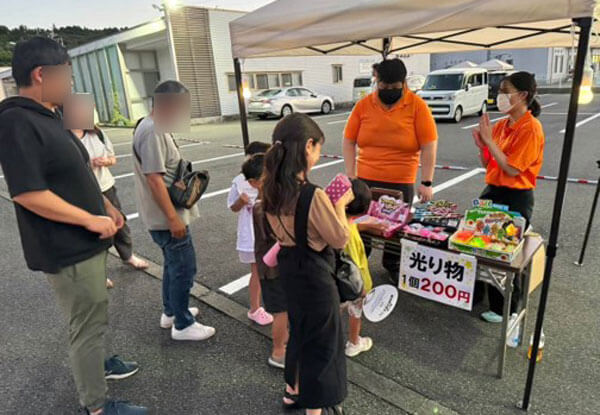 地元花火大会の賑わいを演出